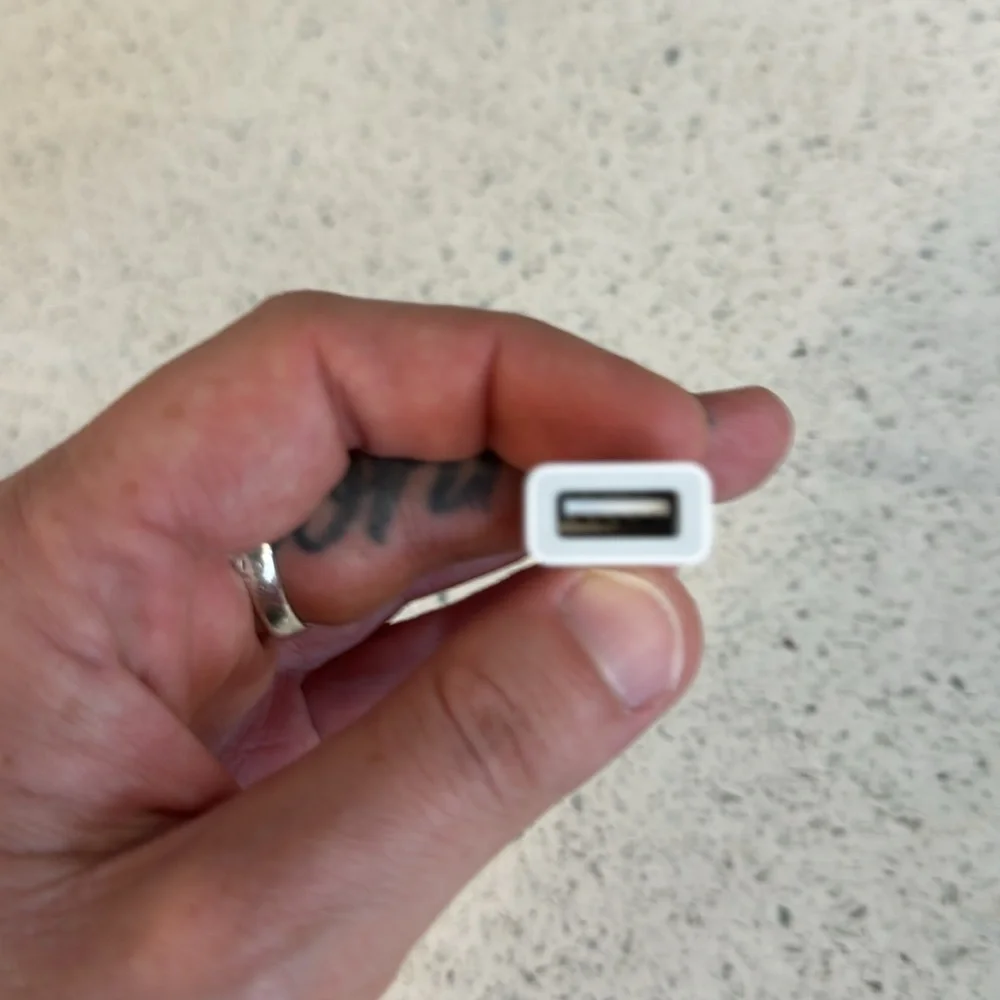 COPY - Apple USB-C to USB adapter